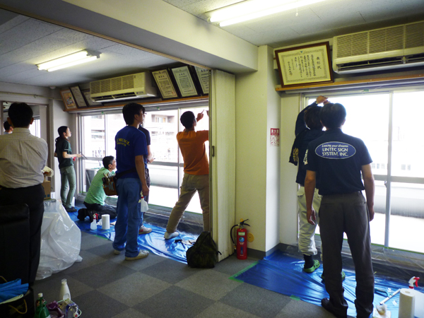 ガラスフィルム貼り